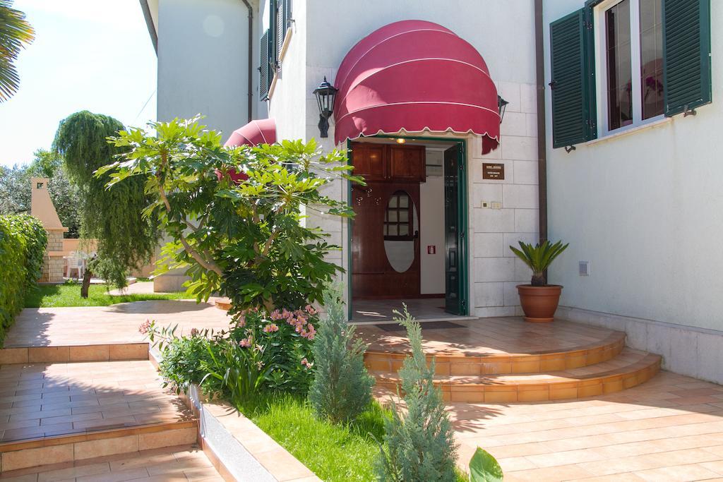 Villa Sveta Eufemija - Bed And Breakfast Rovinj Ruang foto